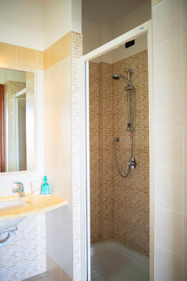 Il Fenicottero Hotel Quartu Sant'Elena Luaran gambar