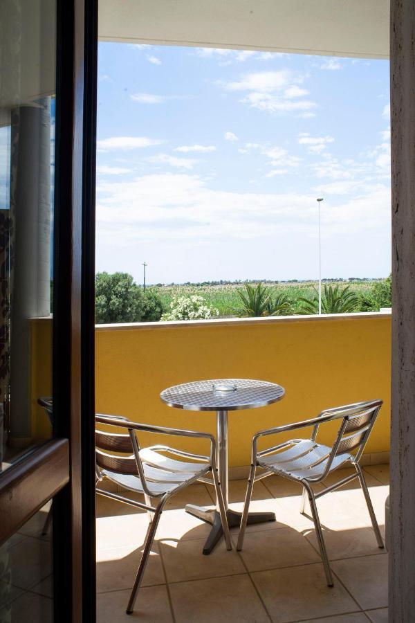 Il Fenicottero Hotel Quartu Sant'Elena Luaran gambar